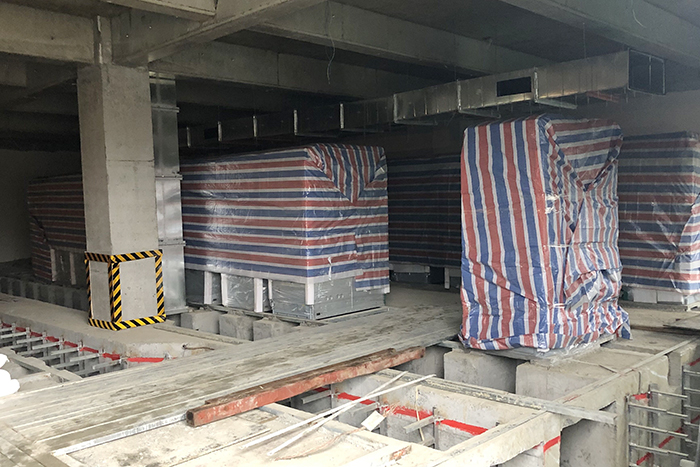 本网讯新年伊始,仁怀项目主厂房10千伏盘柜陆续到场.